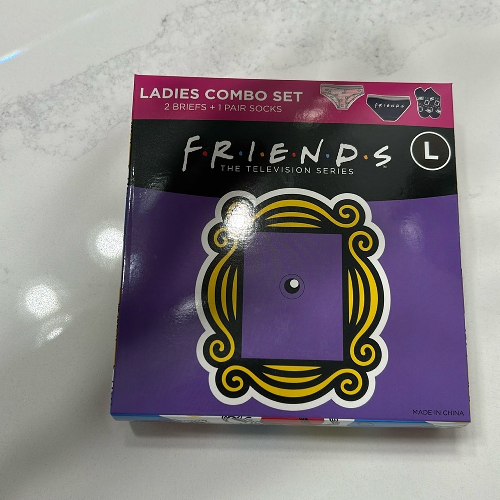 FRIENDS TELEVISION SERIES L Ladies BRIEFS/UNDERWEAR/PANTY & SOCKS SET 3pc SET
